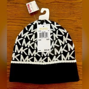 MICHAEL KORS BLACK AND WHITE KNIT MK BEANIE, Size One Size